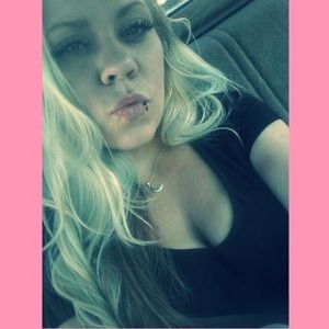 Meet your Posher, Courtney